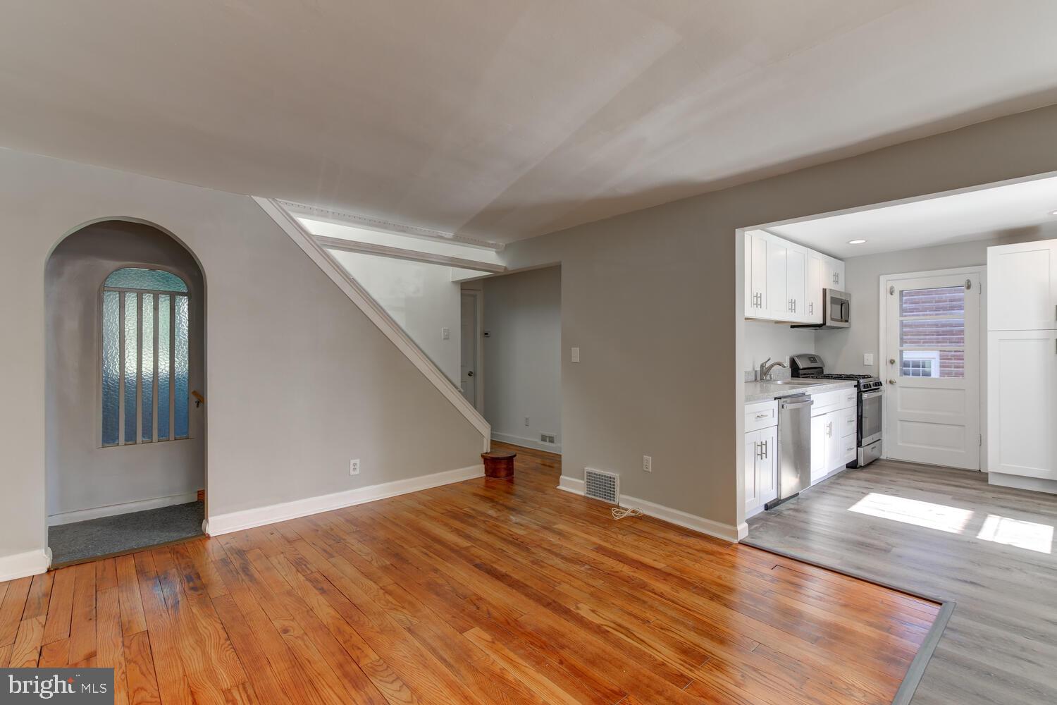 956 Kingsman Road Upper Chichester, PA 19061 - Photo 3 of 31 Gallery Image 3
