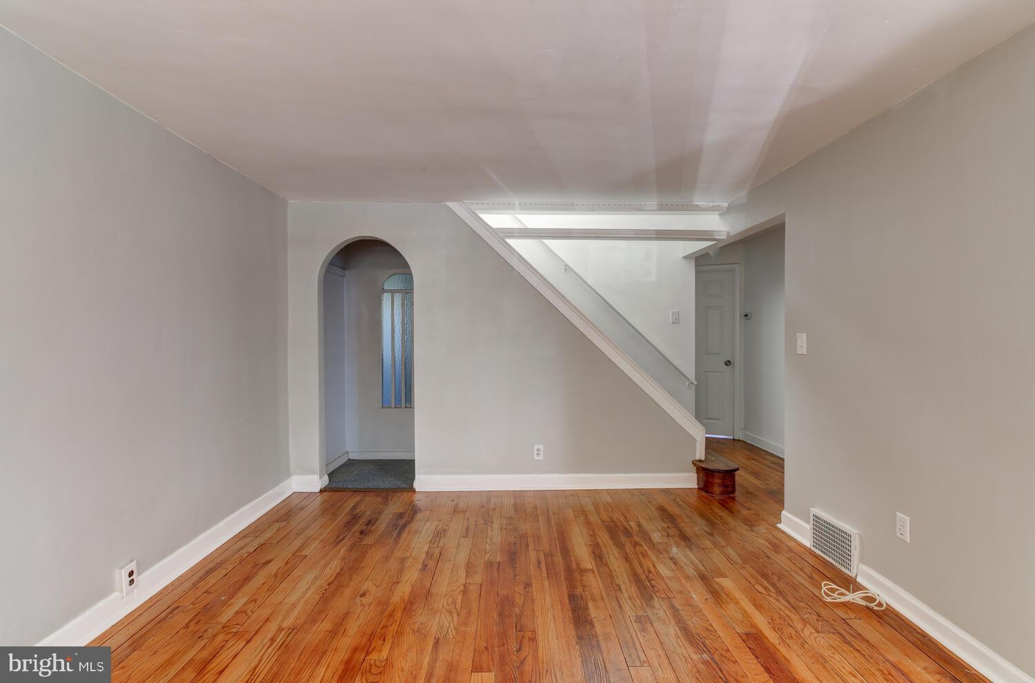956 Kingsman Road Upper Chichester, PA 19061 - Photo 4 of 31 Gallery Image 4