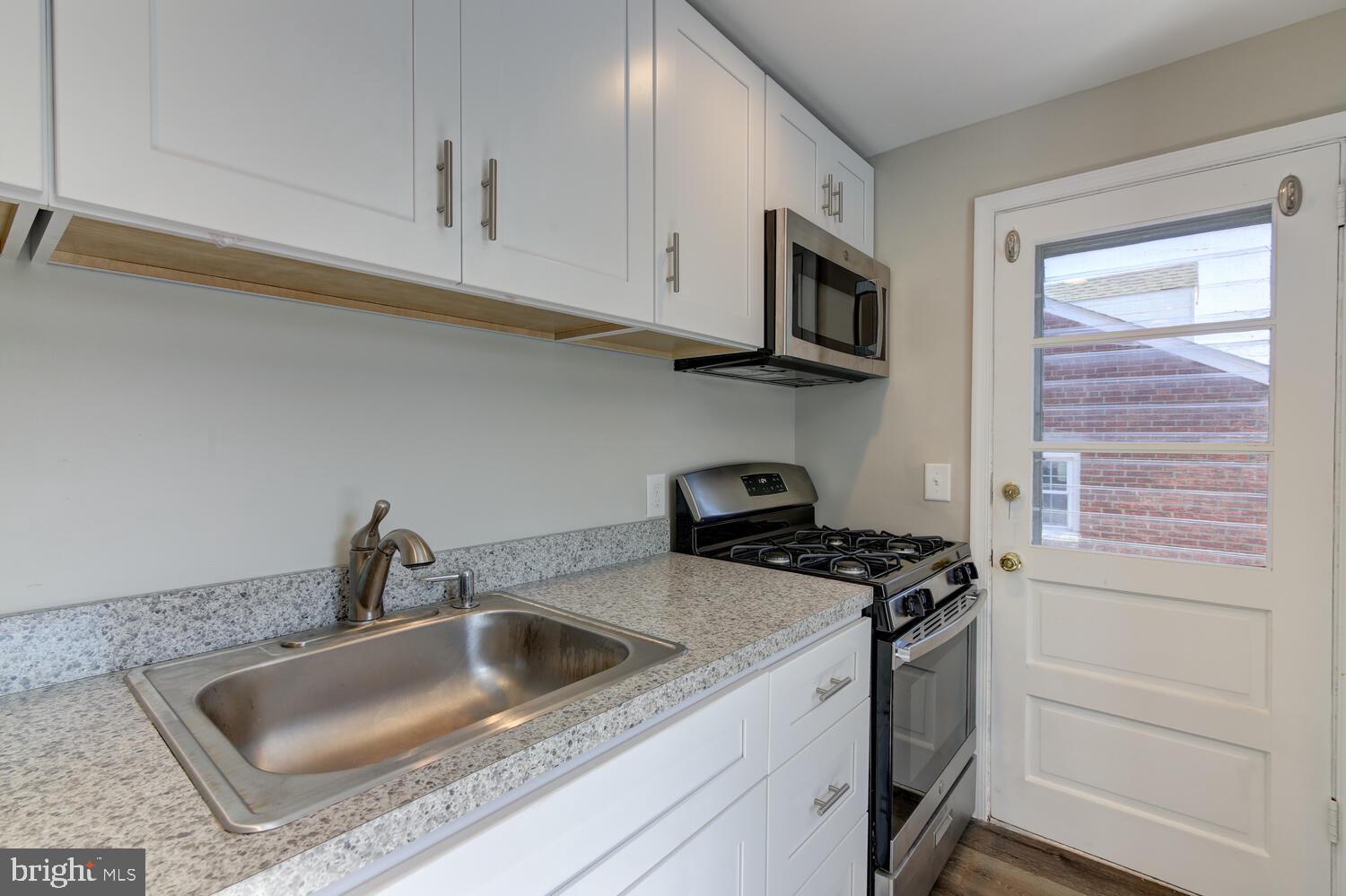 956 Kingsman Road Upper Chichester, PA 19061 - Photo 10 of 31 Gallery Image 10