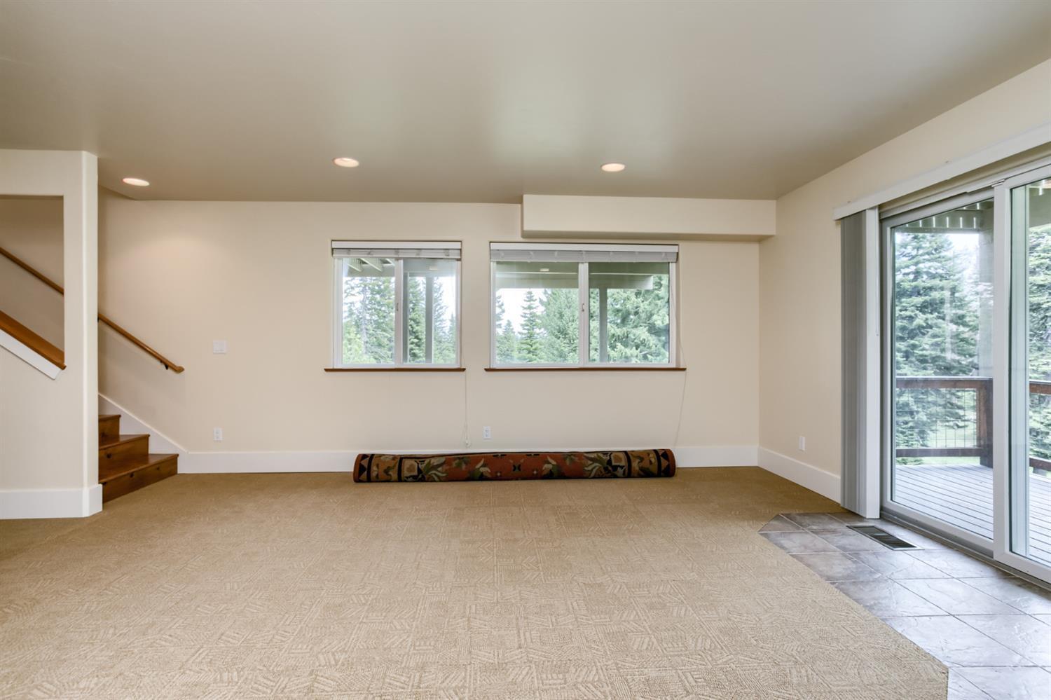 7672 Hyatt Prairie Road Ashland, OR 97520 - Photo 26 of 35 Lower level bonus room which has a wood