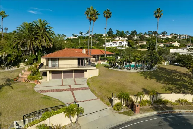 a view of a house with a big yard