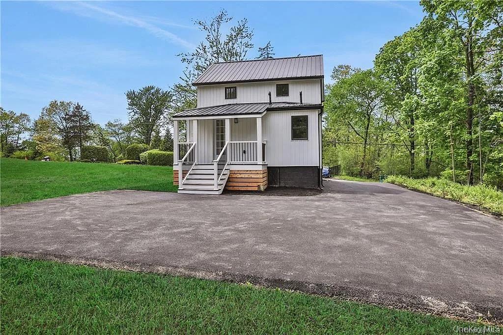 386 Lakeside Road Newburgh, NY 12550 - Photo 6 of 33