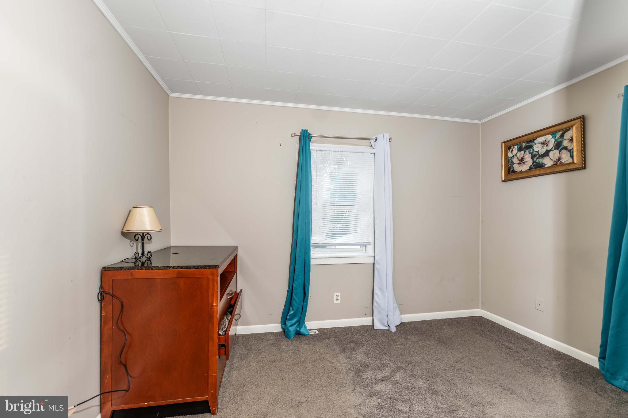 5527 Locust Street Harrisburg, PA 17112 - Photo 11 of 14 an entryway with a workspace