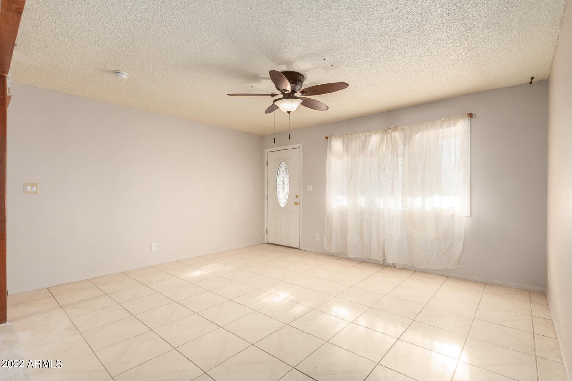 2124 West Pecan Road Phoenix, AZ 85041 - Photo 18 of 26 Living Room