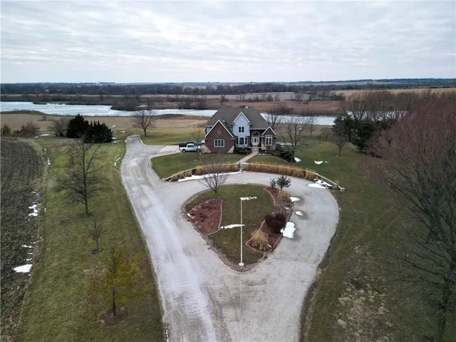 $899,000 | 4631 South Country Club Road, Chanute, KS 66720