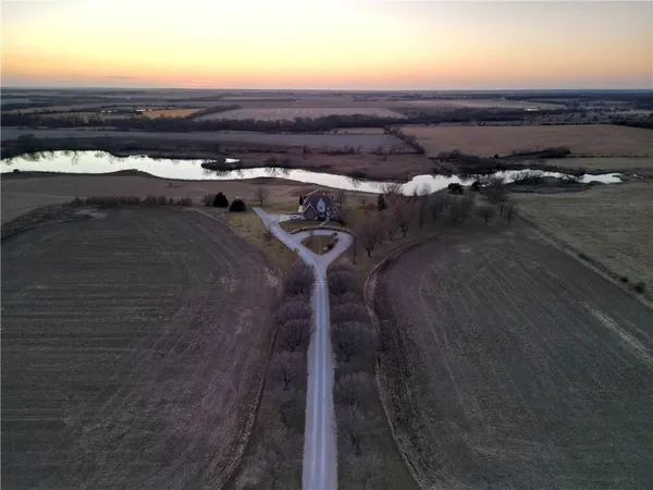 $899,000 | 4631 South Country Club Road, Chanute, KS 66720