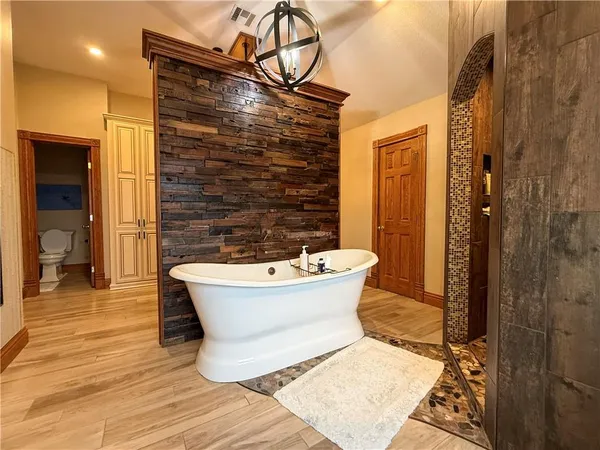 $899,000 | 4631 South Country Club Road, Chanute, KS 66720