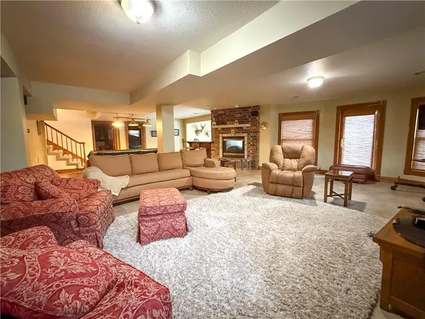 $899,000 | 4631 South Country Club Road, Chanute, KS 66720