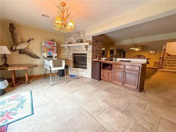 $899,000 | 4631 South Country Club Road, Chanute, KS 66720