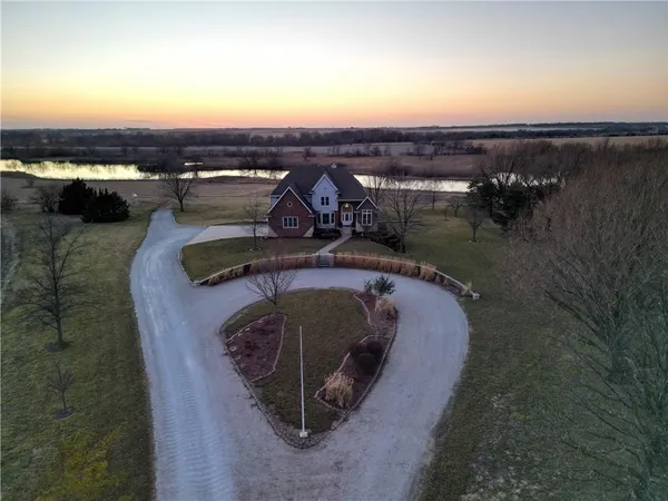 $899,000 | 4631 South Country Club Road, Chanute, KS 66720