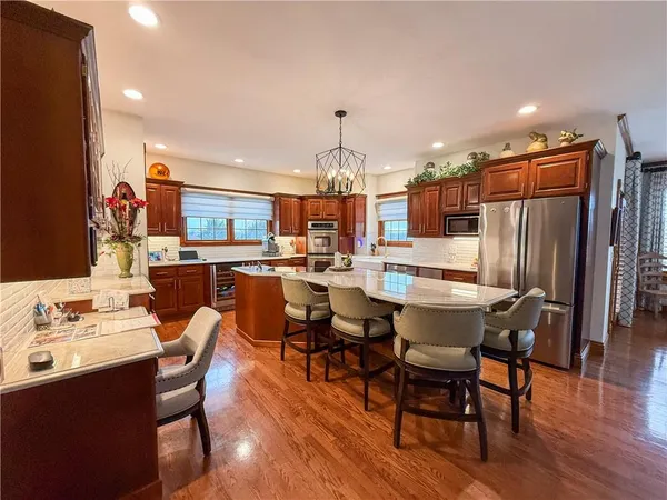 $899,000 | 4631 South Country Club Road, Chanute, KS 66720