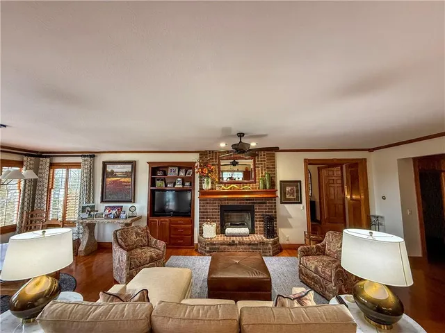 $899,000 | 4631 South Country Club Road, Chanute, KS 66720