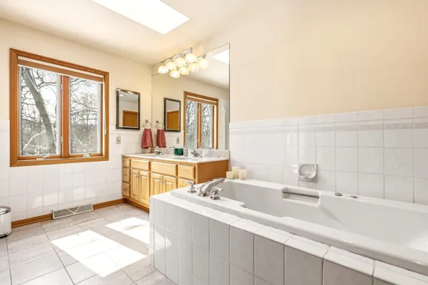 $525,000 | 18 Colony Lane, Galena, IL 61036