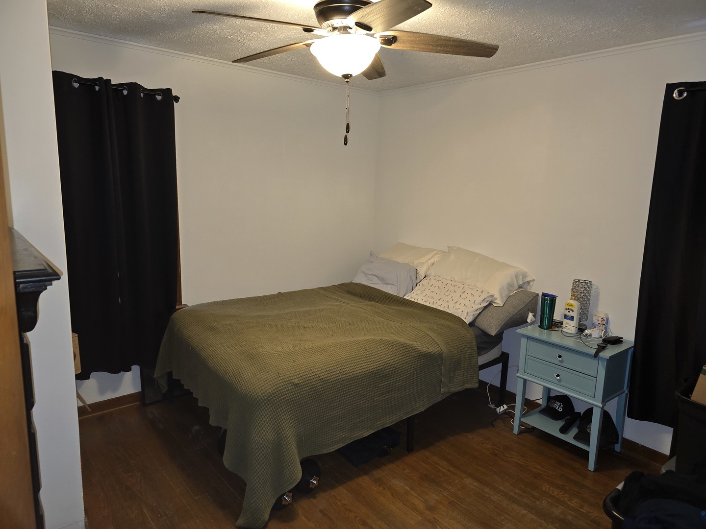 14348 Kolmar Avenue Midlothian, IL 60445 - Photo 6 of 13 a bedroom with a bed and a closet