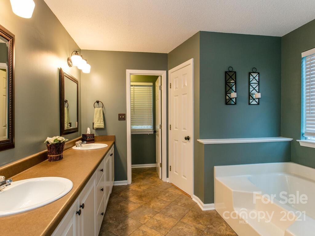 82 Lovers Loop Road, Unit 2 Asheville, NC 28803 - Photo 23 of 33 Gallery Image 23