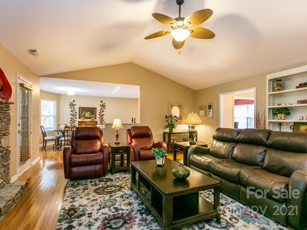 82 Lovers Loop Road, Unit 2 Asheville, NC 28803 - Photo 8 of 33 Gallery Image 8
