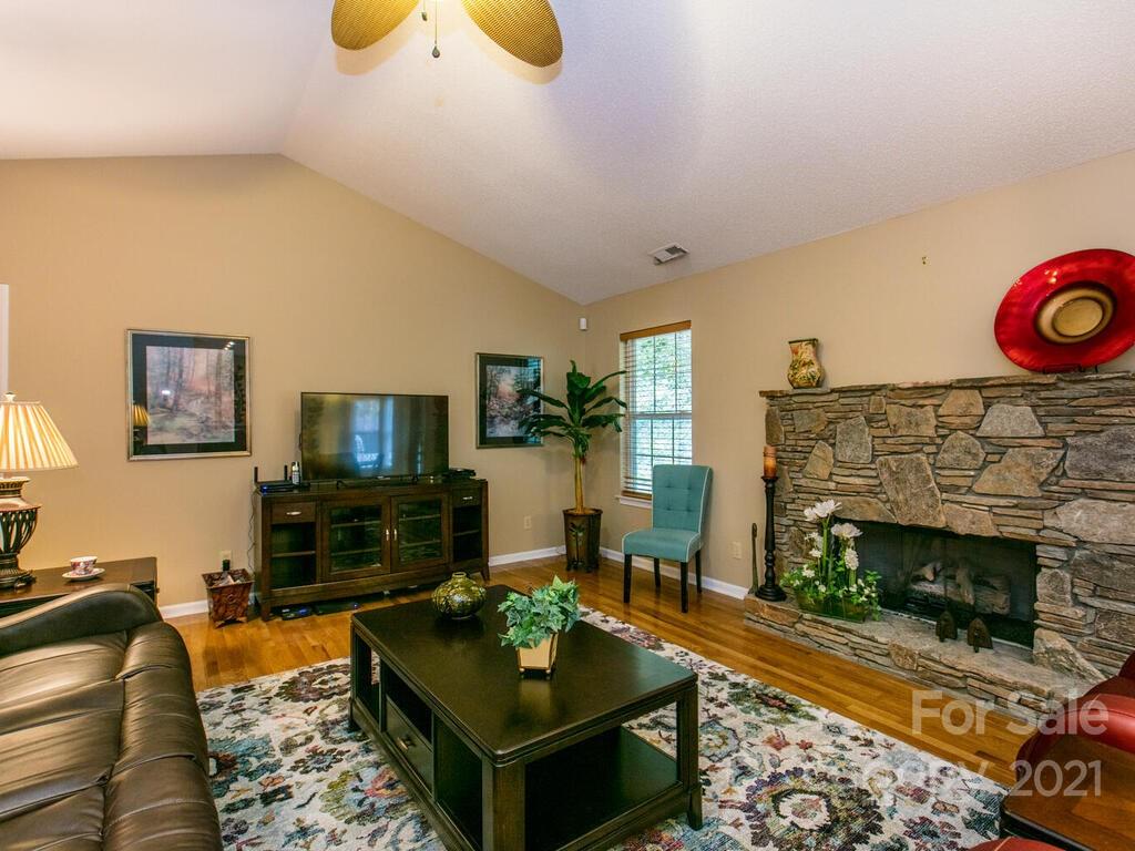 82 Lovers Loop Road, Unit 2 Asheville, NC 28803 - Photo 9 of 33 Gallery Image 9