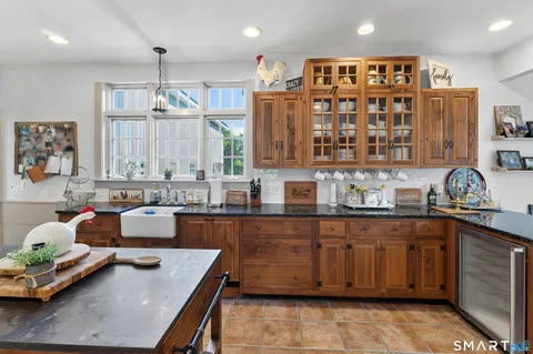 $1,350,000 | 20 Head Of Meadow Road, Newtown, CT 06470