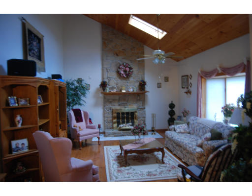 36 Bonnybrook Road Worcester, MA 01606 - Photo 8 of 17 Gallery Image 8