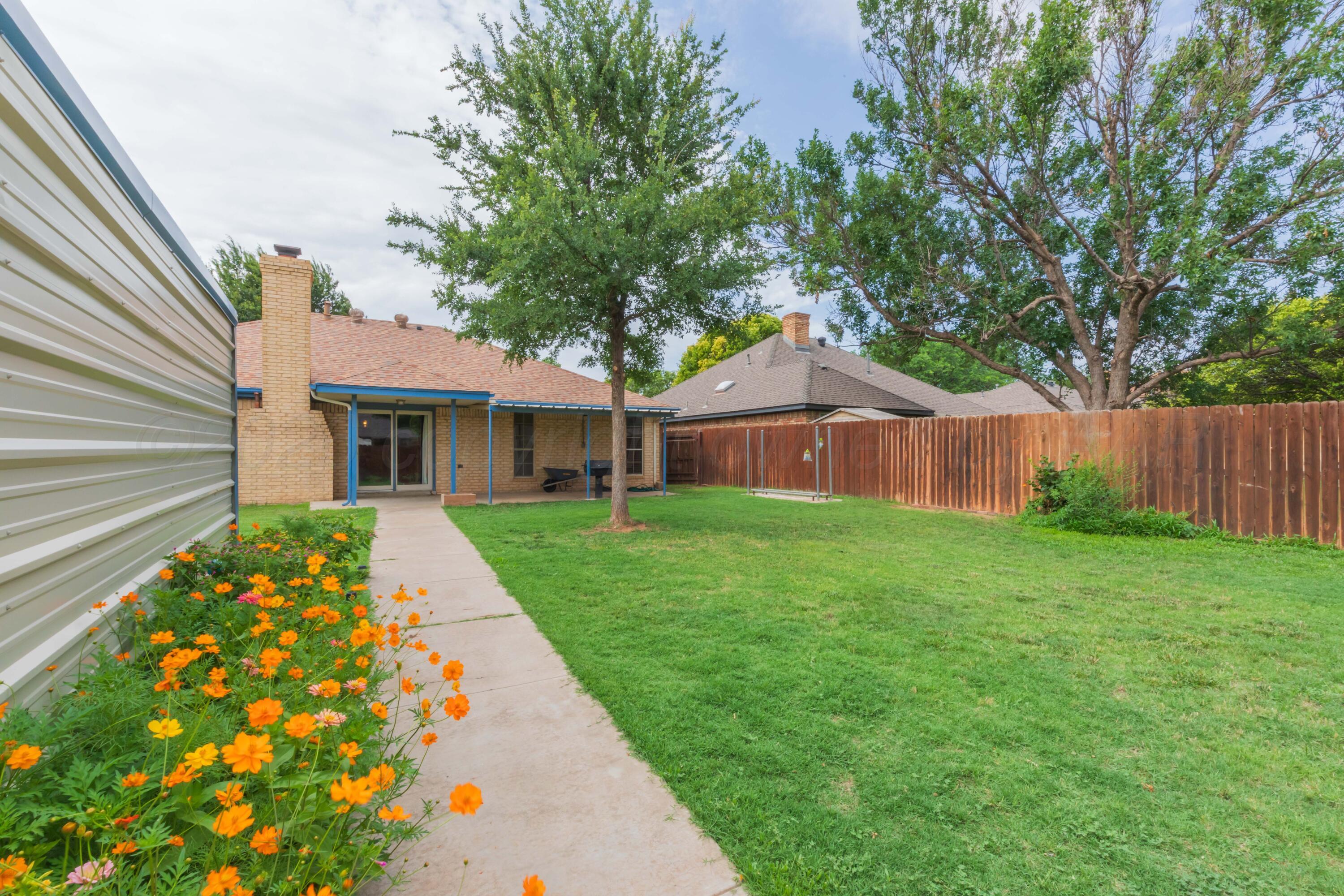 4206 Relatta Avenue Amarillo, TX 79110 - Photo 37 of 40 BACKYARD VIEW 3