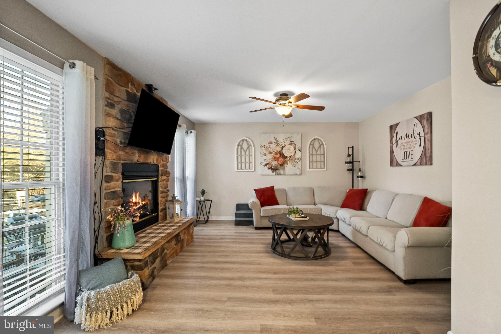 424 Spry Island Road Joppa, MD 21085 - Photo 5 of 30 Living Room