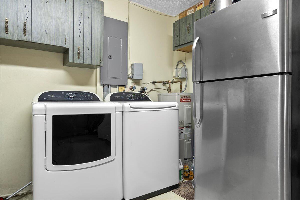 441 Davis Road Palm Springs, FL 33461 - Photo 26 of 29 Laundry/Garage