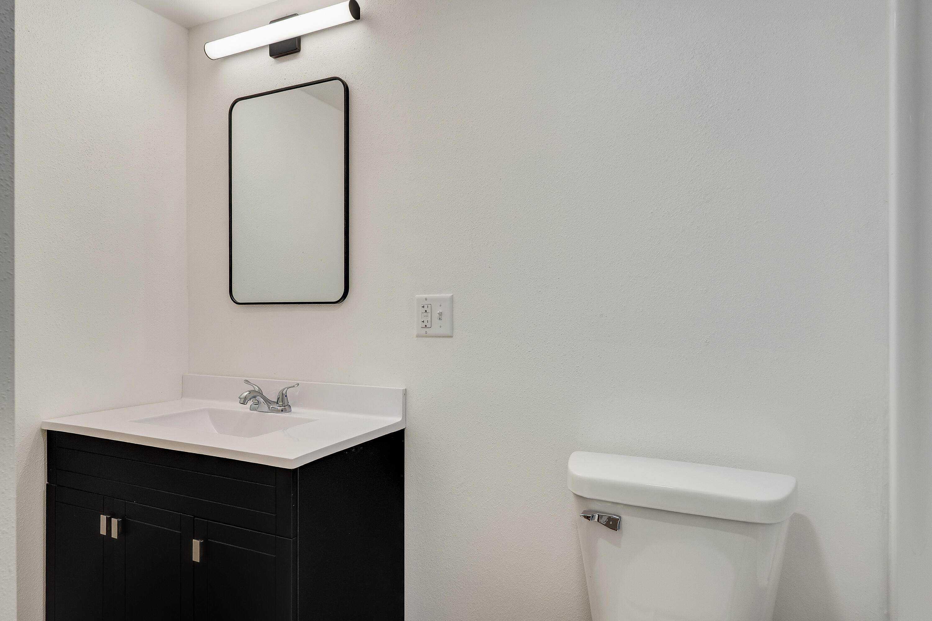 525 Kane Street La Crosse, WI 54603 - Photo 22 of 32 Main Floor Full Bathroom