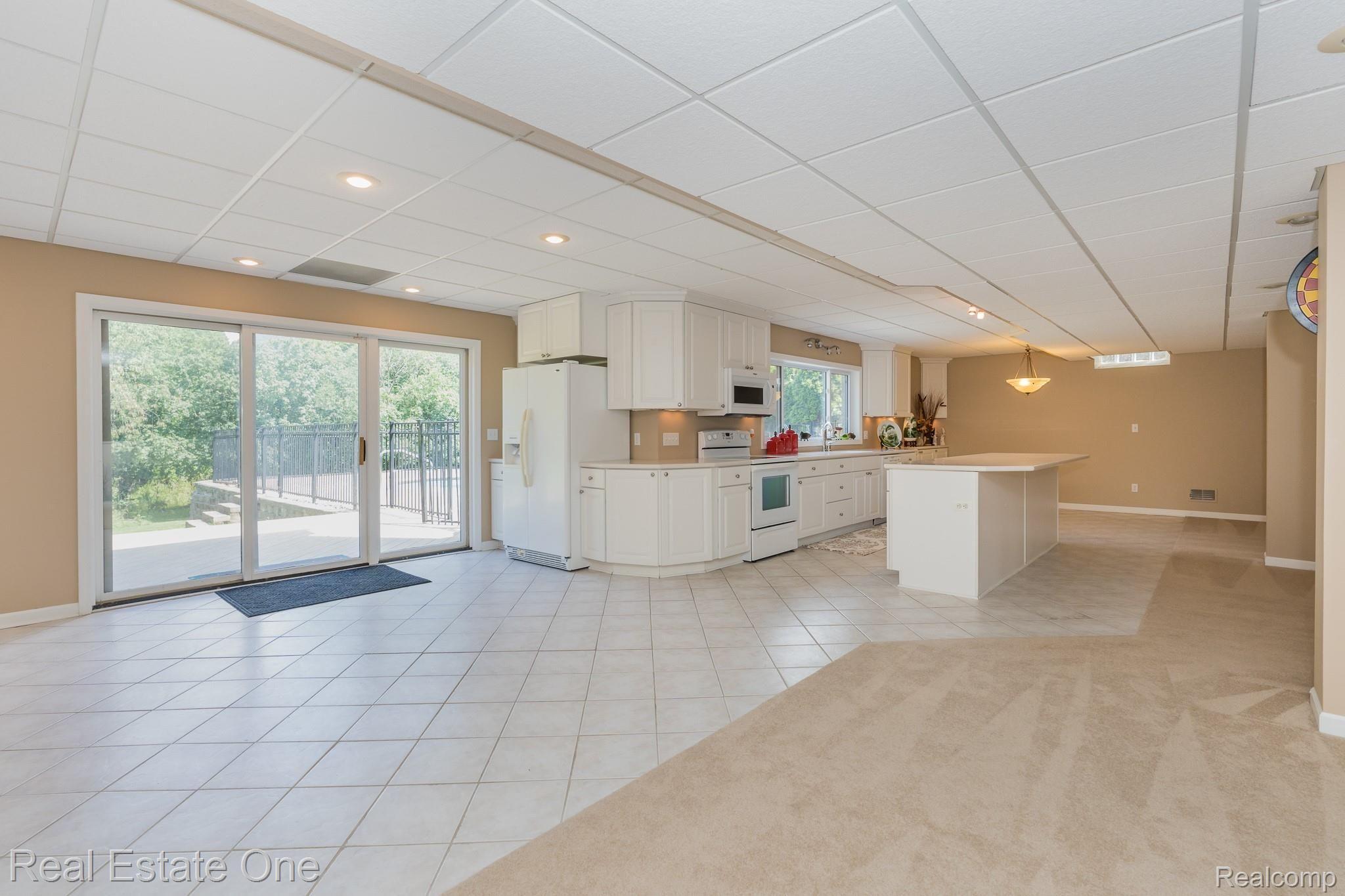 1784 Blue Grass Drive Rochester, MI 48306 - Photo 50 of 72 Blue Spruce MLS-W062.jpg