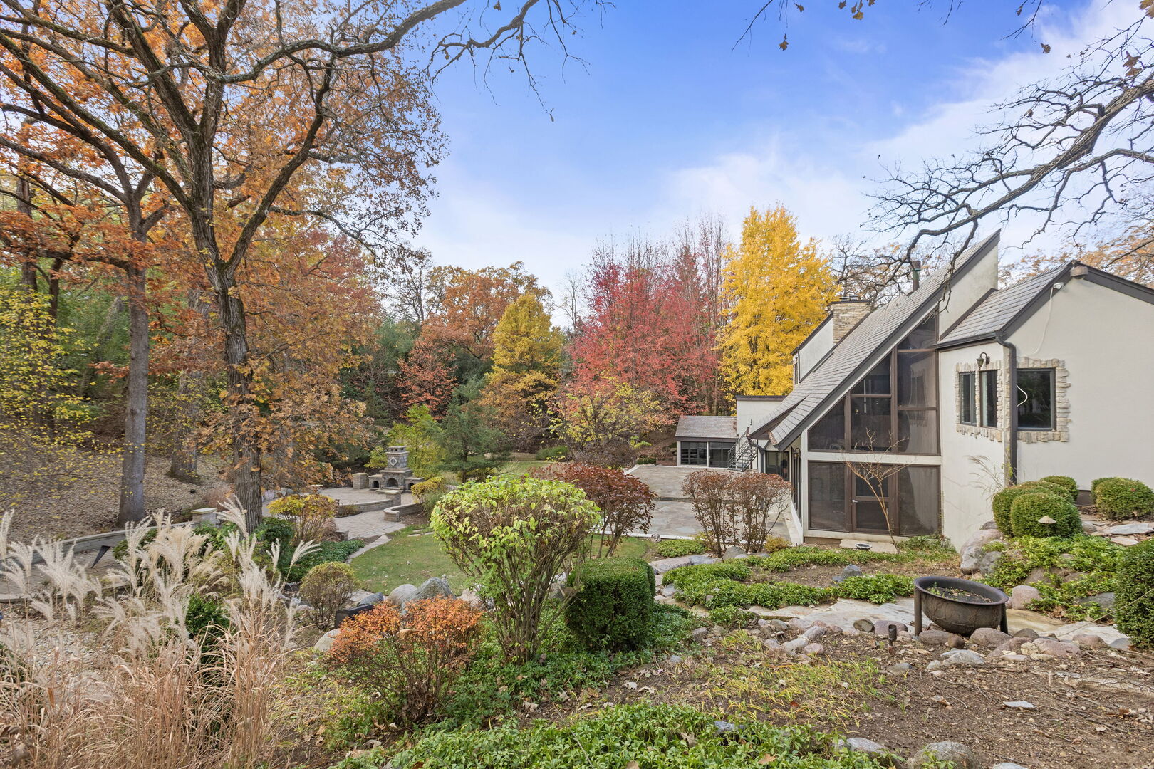 12 Rock Ridge Lane Barrington Hills, IL 60010 - Photo 2 of 52 a front view of a house with a yard