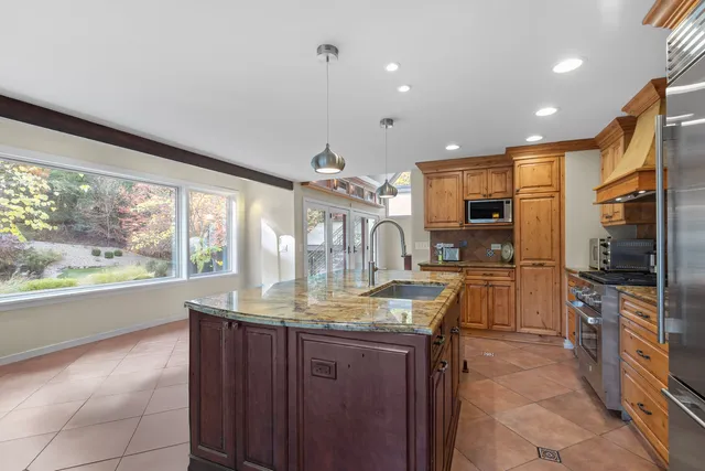 $1,795,000 | 12 Rock Ridge Lane, Barrington Hills, IL 60010