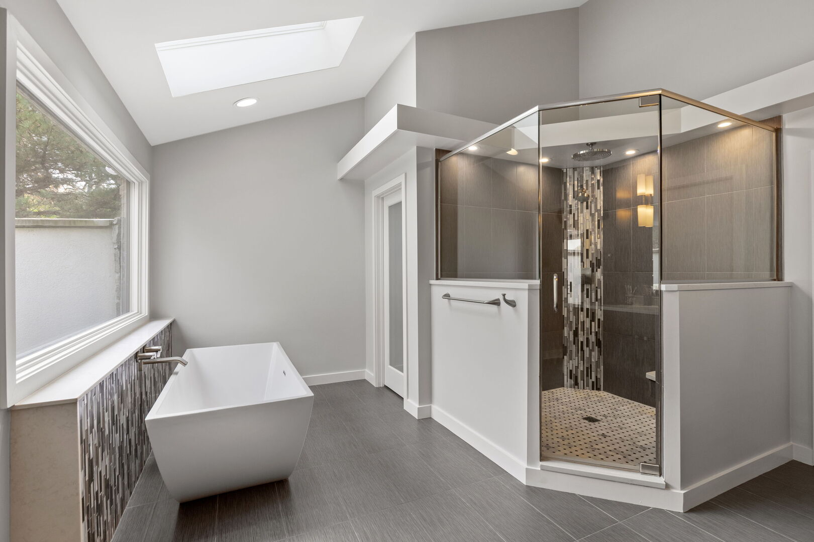 12 Rock Ridge Lane Barrington Hills, IL 60010 - Photo 23 of 52 a bathroom with a shower and a tub