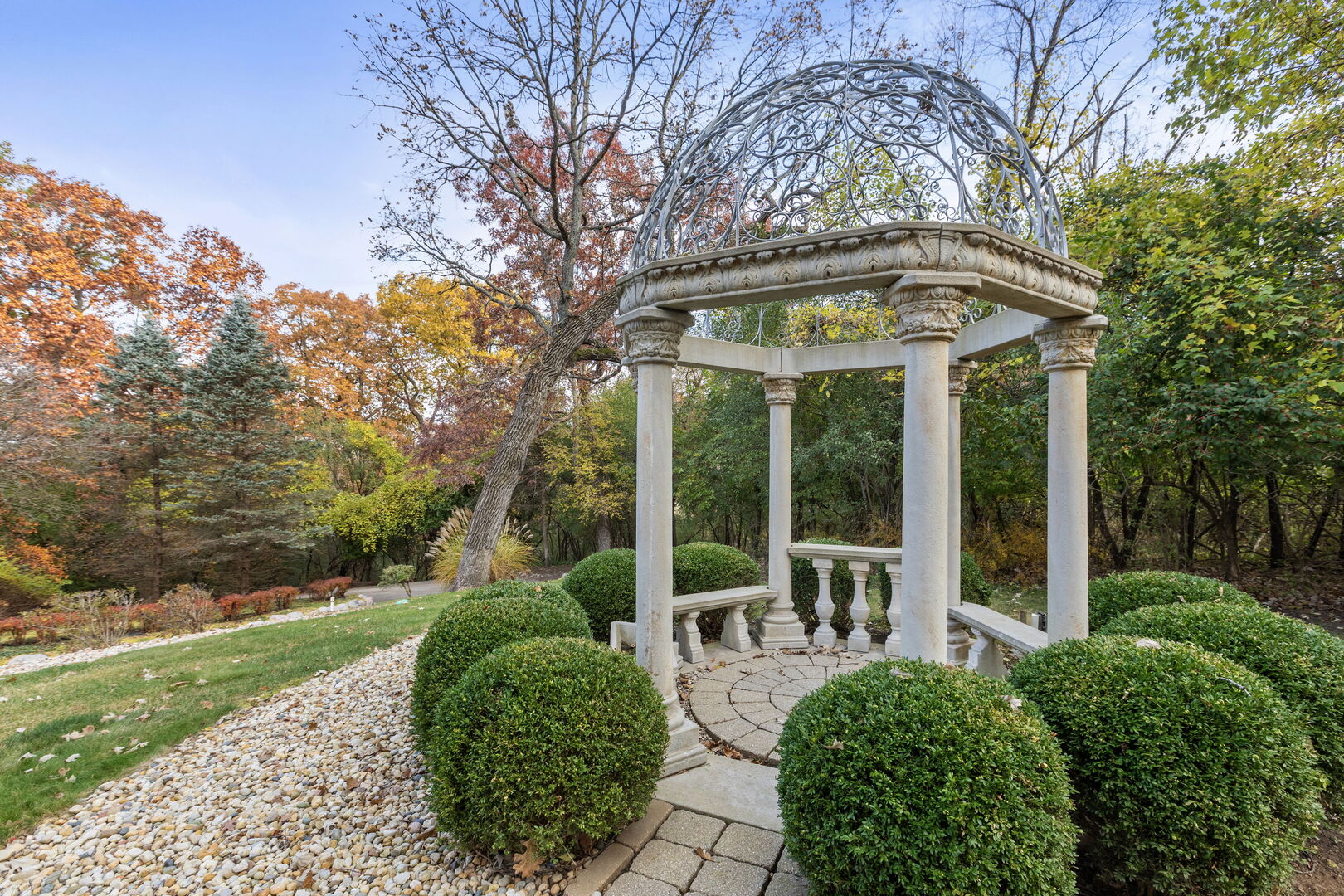 12 Rock Ridge Lane Barrington Hills, IL 60010 - Photo 39 of 52 a view of a garden with plants and large trees