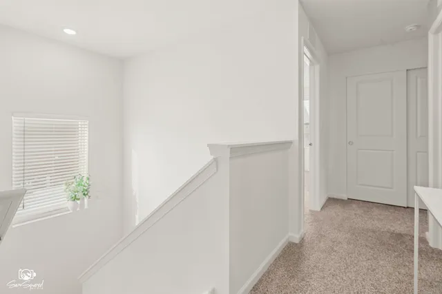 a view of entryway with window