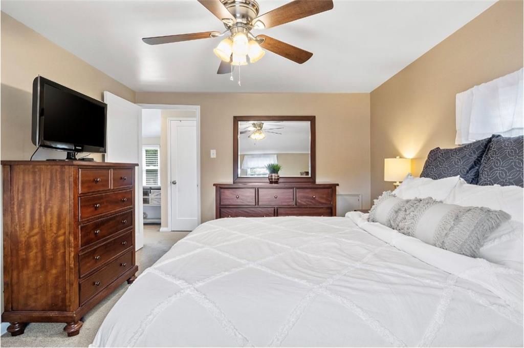 4214 Highgrove Road Pittsburgh, PA 15234 - Photo 12 of 25 Gallery Image 12