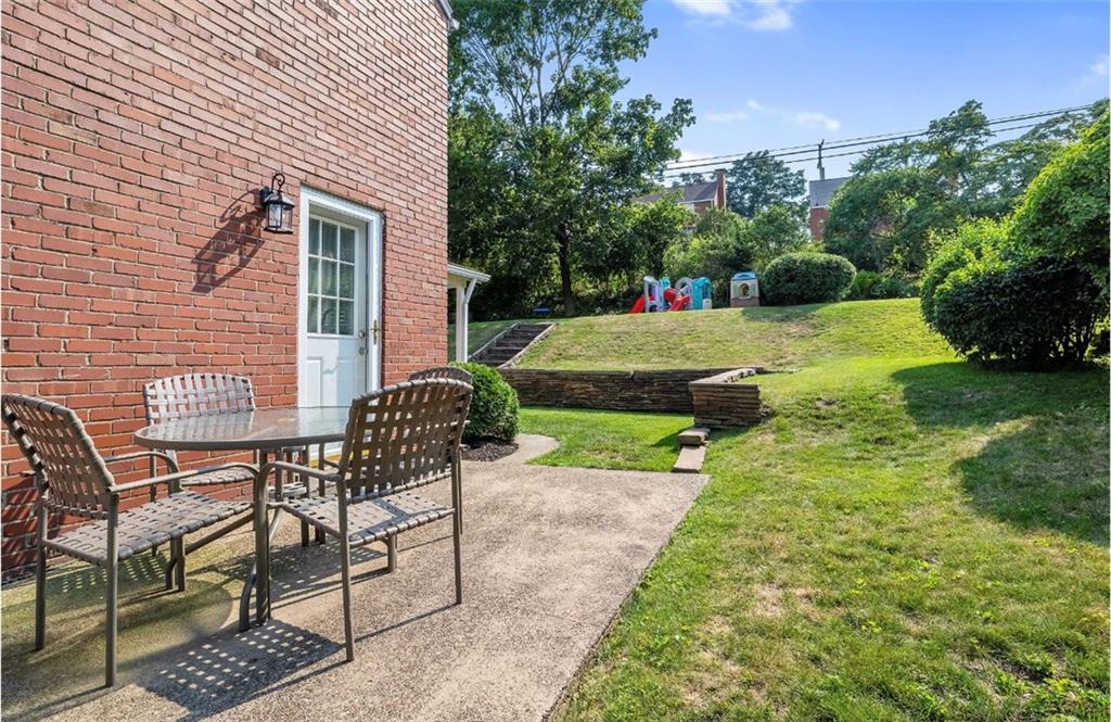 4214 Highgrove Road Pittsburgh, PA 15234 - Photo 18 of 25 Gallery Image 18