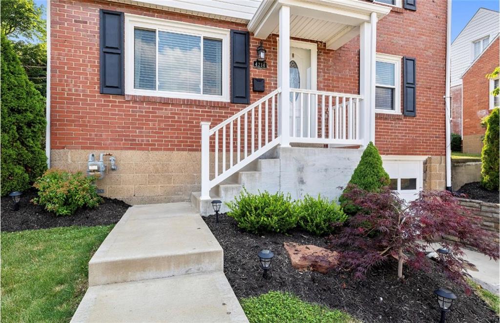4214 Highgrove Road Pittsburgh, PA 15234 - Photo 3 of 25 Gallery Image 3