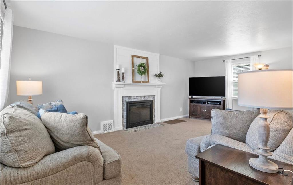 4214 Highgrove Road Pittsburgh, PA 15234 - Photo 5 of 25 Gallery Image 5