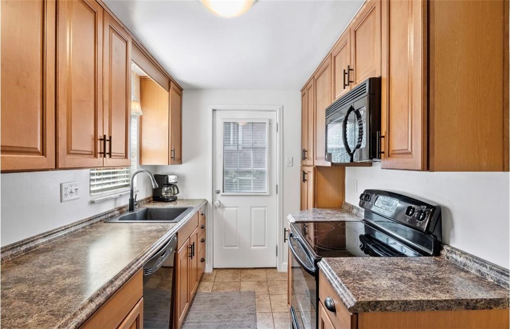 4214 Highgrove Road Pittsburgh, PA 15234 - Photo 10 of 25 Gallery Image 10