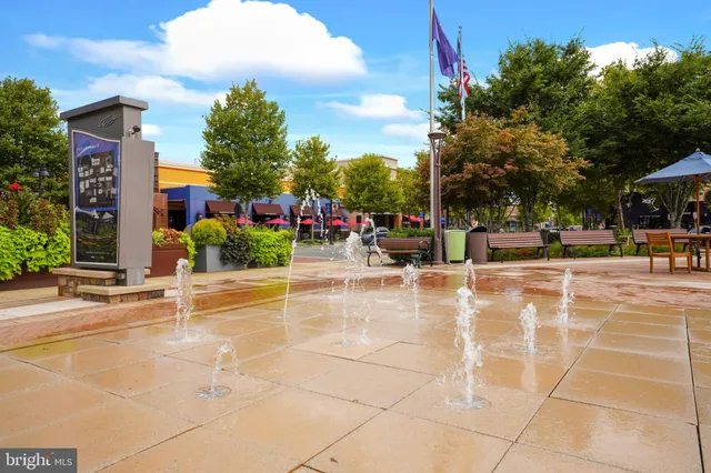 $580,000 | 20364 Newfoundland Square, Ashburn, VA 20147