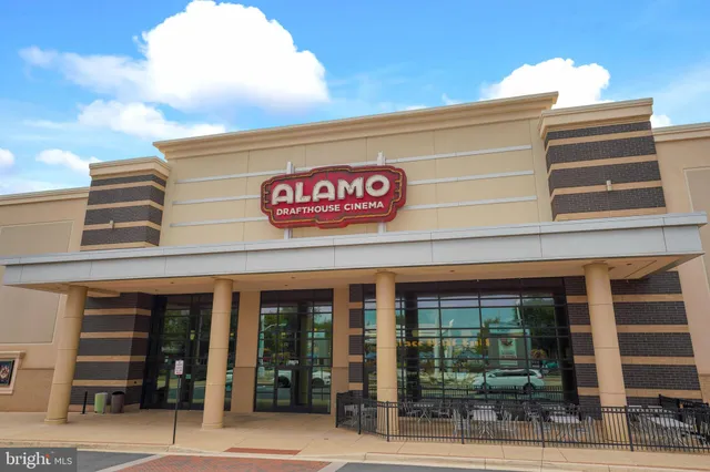 $580,000 | 20364 Newfoundland Square, Ashburn, VA 20147