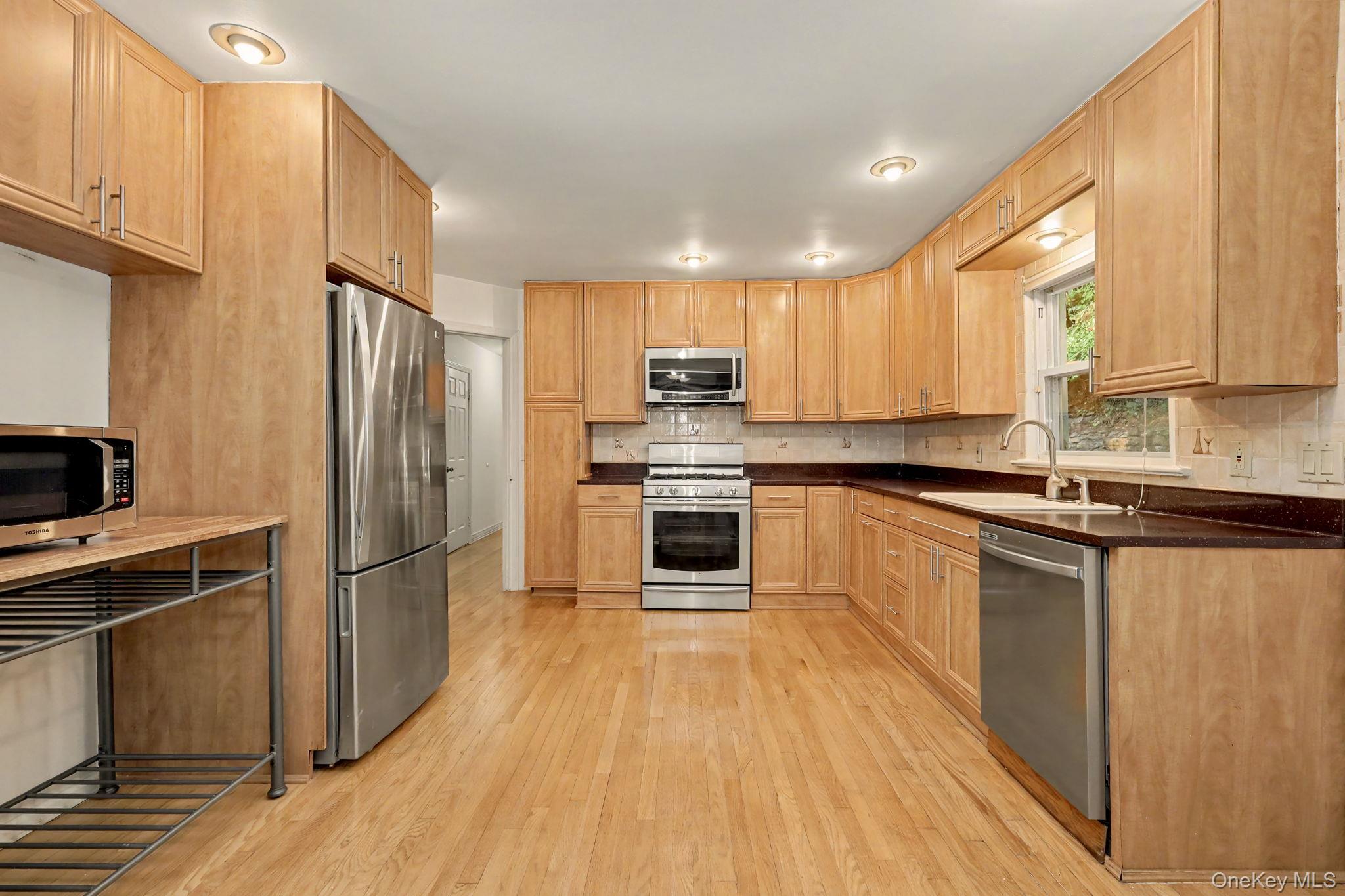 26 Midvale Road Hartsdale, NY 10530 - Photo 7 of 26