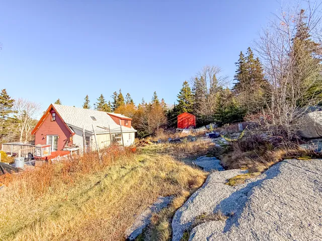$379,000 | 24 Old Harbor Road, Vinalhaven, ME 04863