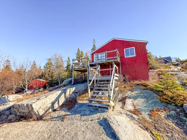 $379,000 | 24 Old Harbor Road, Vinalhaven, ME 04863