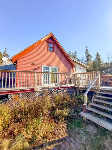 $379,000 | 24 Old Harbor Road, Vinalhaven, ME 04863