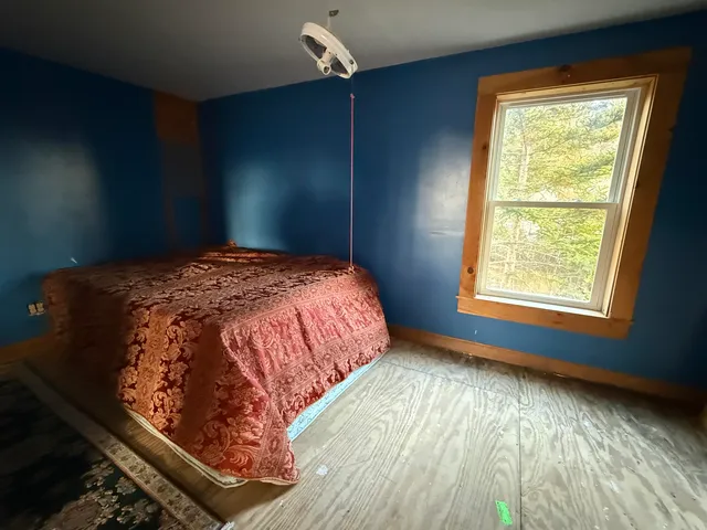 $379,000 | 24 Old Harbor Road, Vinalhaven, ME 04863