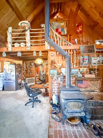 $379,000 | 24 Old Harbor Road, Vinalhaven, ME 04863