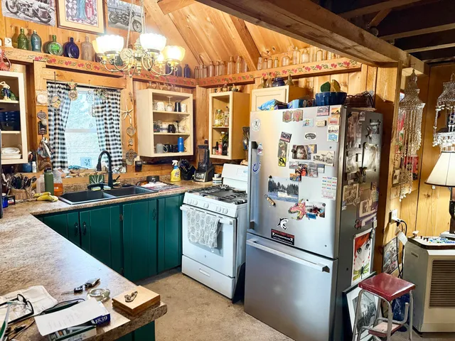 $379,000 | 24 Old Harbor Road, Vinalhaven, ME 04863