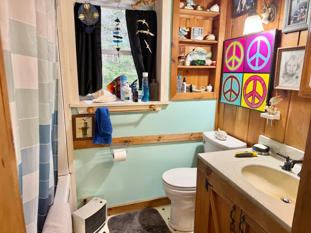 $379,000 | 24 Old Harbor Road, Vinalhaven, ME 04863