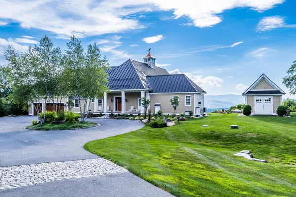 $2,800,000 | 23 Valley View Road, Winhall, VT 05255