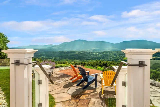 $2,800,000 | 23 Valley View Road, Winhall, VT 05255